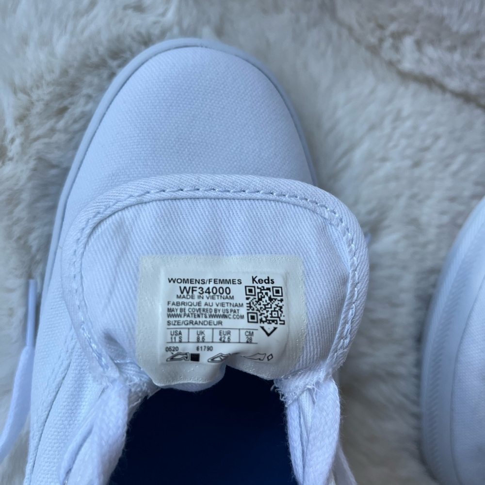 Keds Womens Champion Canvas LaceUp, USA Size 11, White - Picture 2 of 5